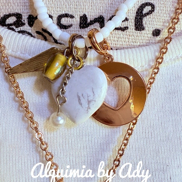 Alquimia Heart Charm Necklace - White howlite and Gold